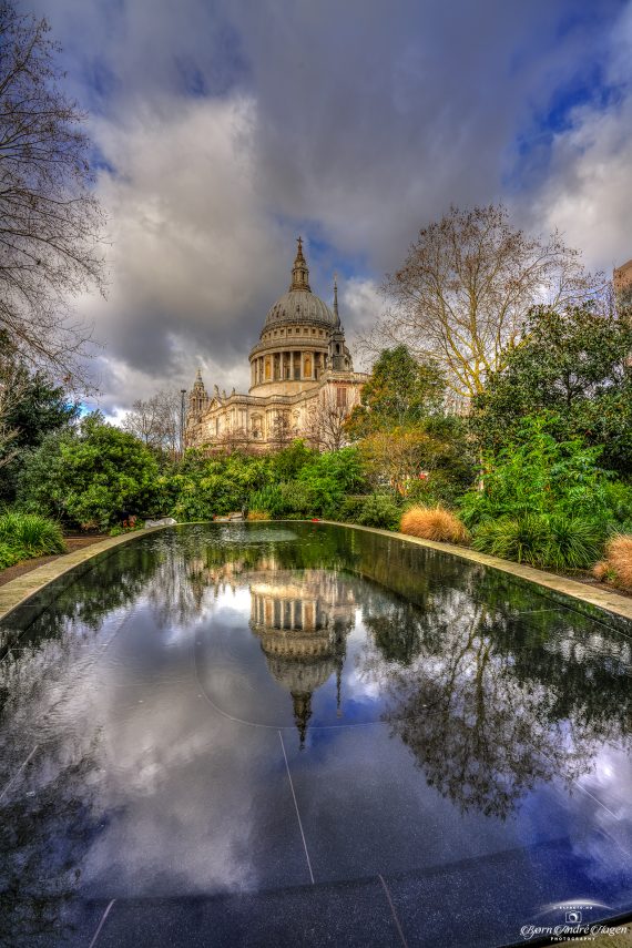 St-Pauls-reflection-pool