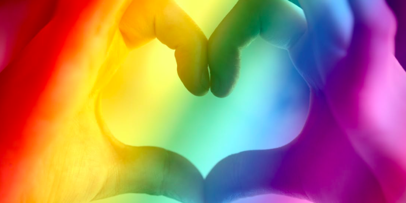Regenboog met hartje, een hart voor non-binaire mensen. Daar gaat dit artikel over.