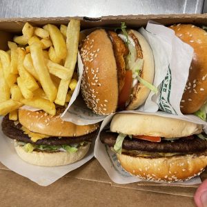 Halloumi Burger med pommes