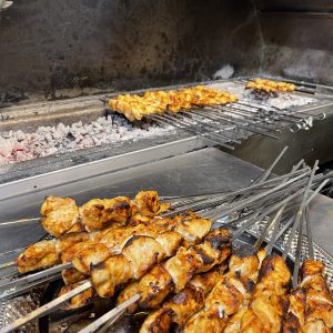 Kolgrill Shish tawuk i tunnbröd rulle