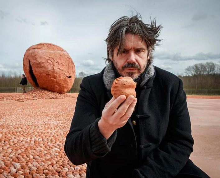 Koen Vanmechelen in front of his art installation