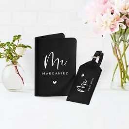Reisepasshülle + Kofferanhänger Set "Mrs & Mr", Geschenk zur Hochzeit / für das Brautpaar / Hochzeitsreise, personalisiert, Kunstleder, Schwarz