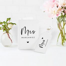 Reisepasshülle + Kofferanhänger Set "Mrs & Mr", Geschenk zur Hochzeit / für das Brautpaar / Hochzeitsreise, personalisiert, Kunstleder, weiss