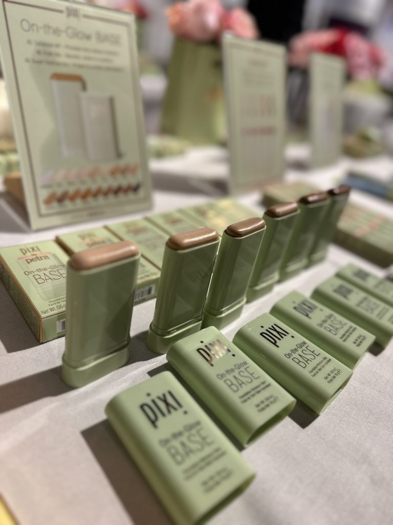 Pixis monter på Daisy Beauty Expo