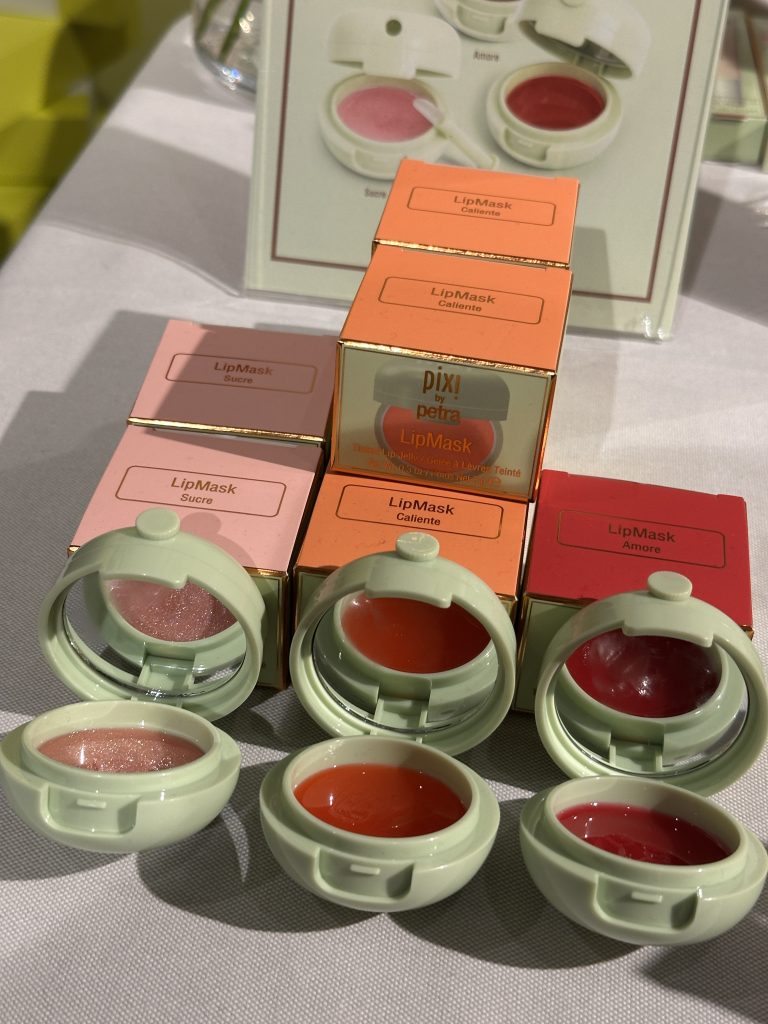 Pixis monter på Daisy Beauty Expo