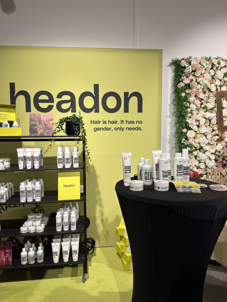 Headons monter på Daisy Beauty Expo