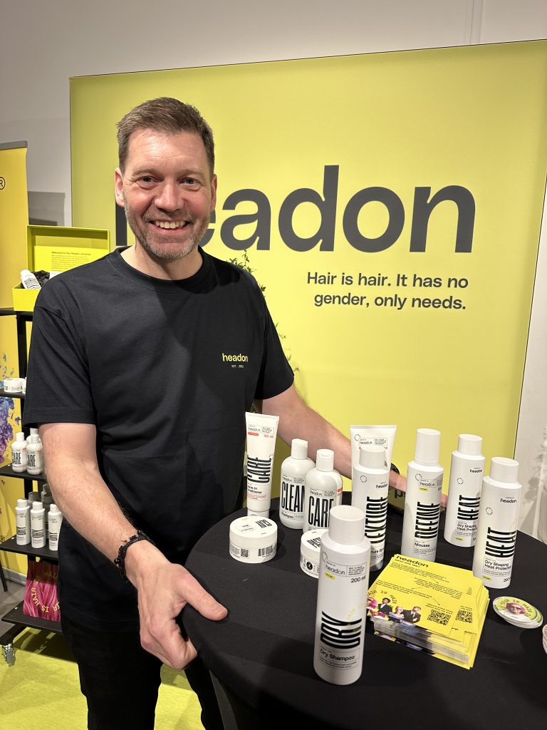 Headons monter på Daisy Beauty Expo