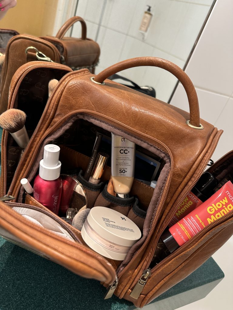 En fullmatad Charlott Linnea CL Diamond Universal Toiletriesbag