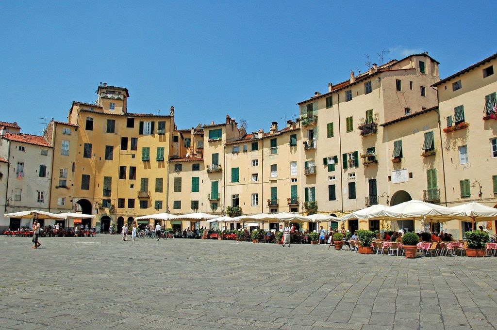 piazza anfiteatro lucca, lucca, amphitheatre