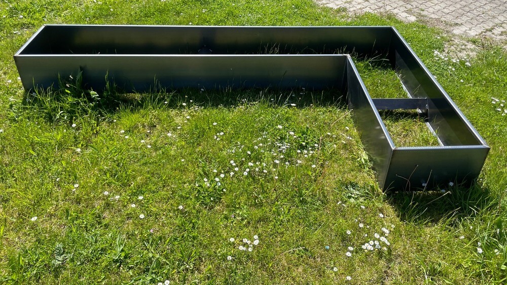 L-formet højbed i cortenstål, vi kan lave lige den form der passer til dit projekt