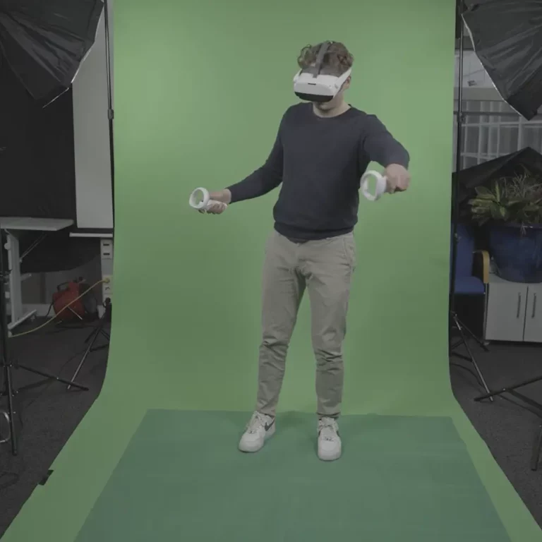 Vacature video 9 Behind the scenes van een VR gamer die in een greenscreen studio staat