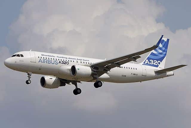 640px-Airbus_A320-214,_Airbus_Industrie_JP7617615
