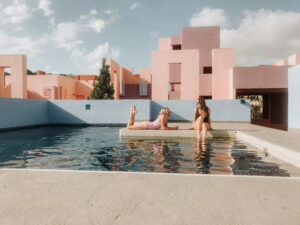 Instagrammable Muralla Roja by Belges en Route