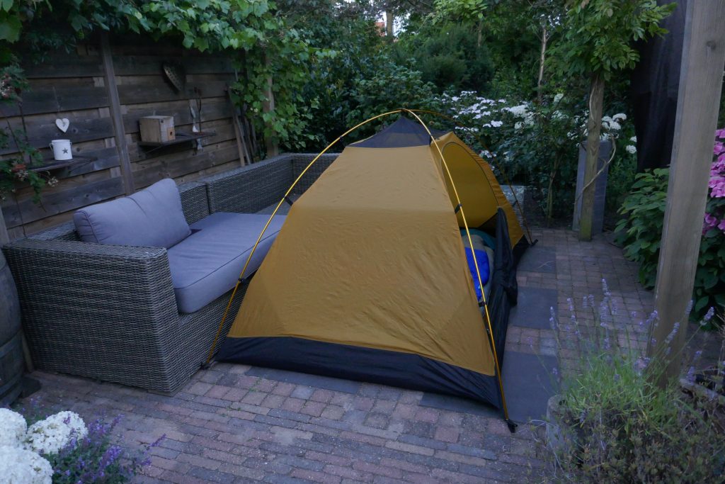 tent op verharde ondergrond