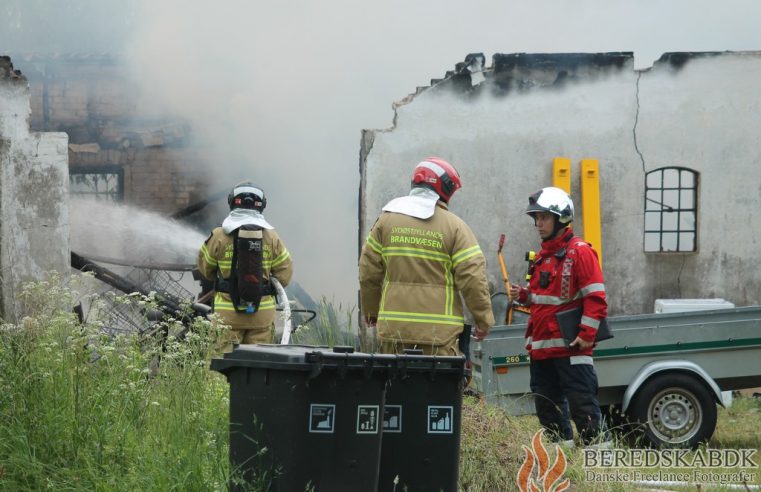 06/06-19 – Brædstrup – Bygning nedbrændt efter voldsom brand i værksted