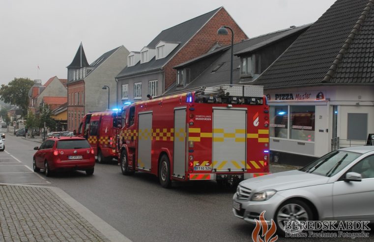 15/08-19 – BRÆDSTRUP – Brændte popcorn årsag til brandudrykning på Bredgade