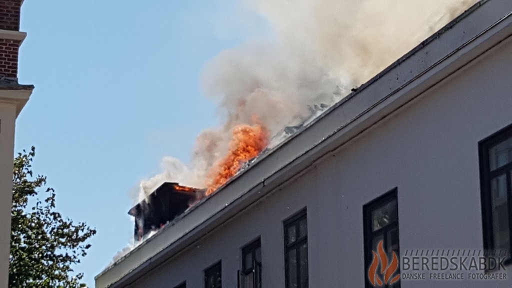 07/08-20 Størrer brand på gågaden i Horsens