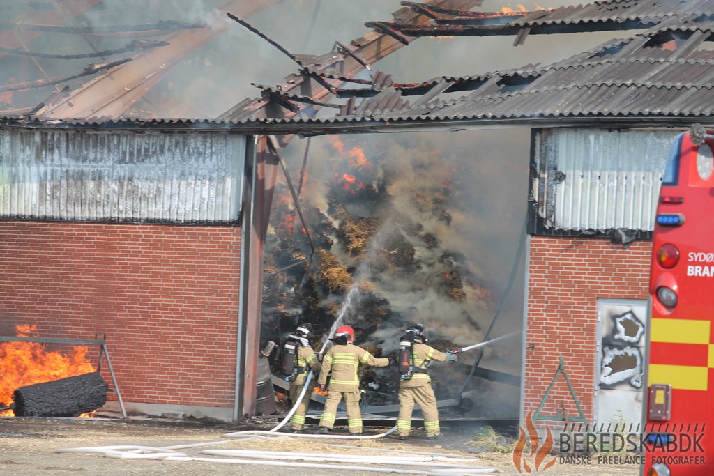 10/08-20 Voldsom brand i halmlade, Vindingvej Brædstrup