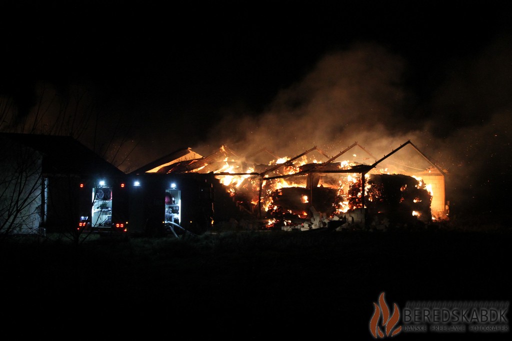 15/11-20 Voldsom gårdbrand på efterladt gård, Albækvej Videbæk