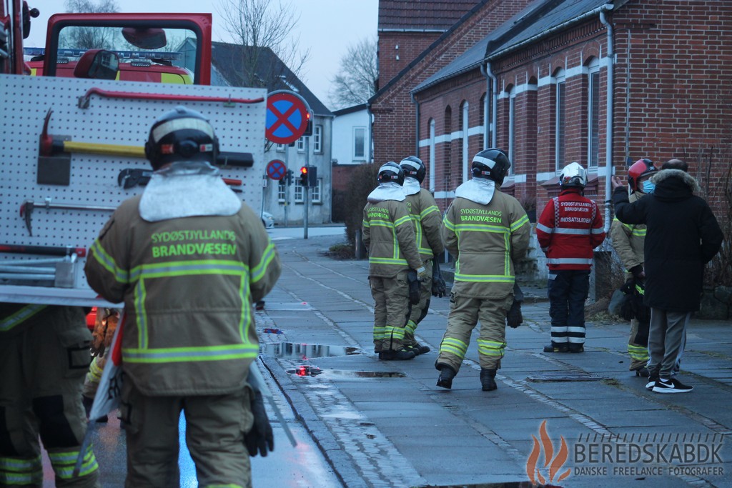 13/03-21 Brandvæsnet kaldt til brand i butik på Ryvej i Østbirk