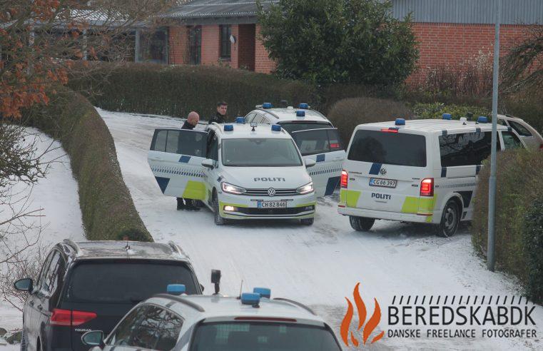 02/12-21 Politiet massivt tilstede ved adressse i Nim