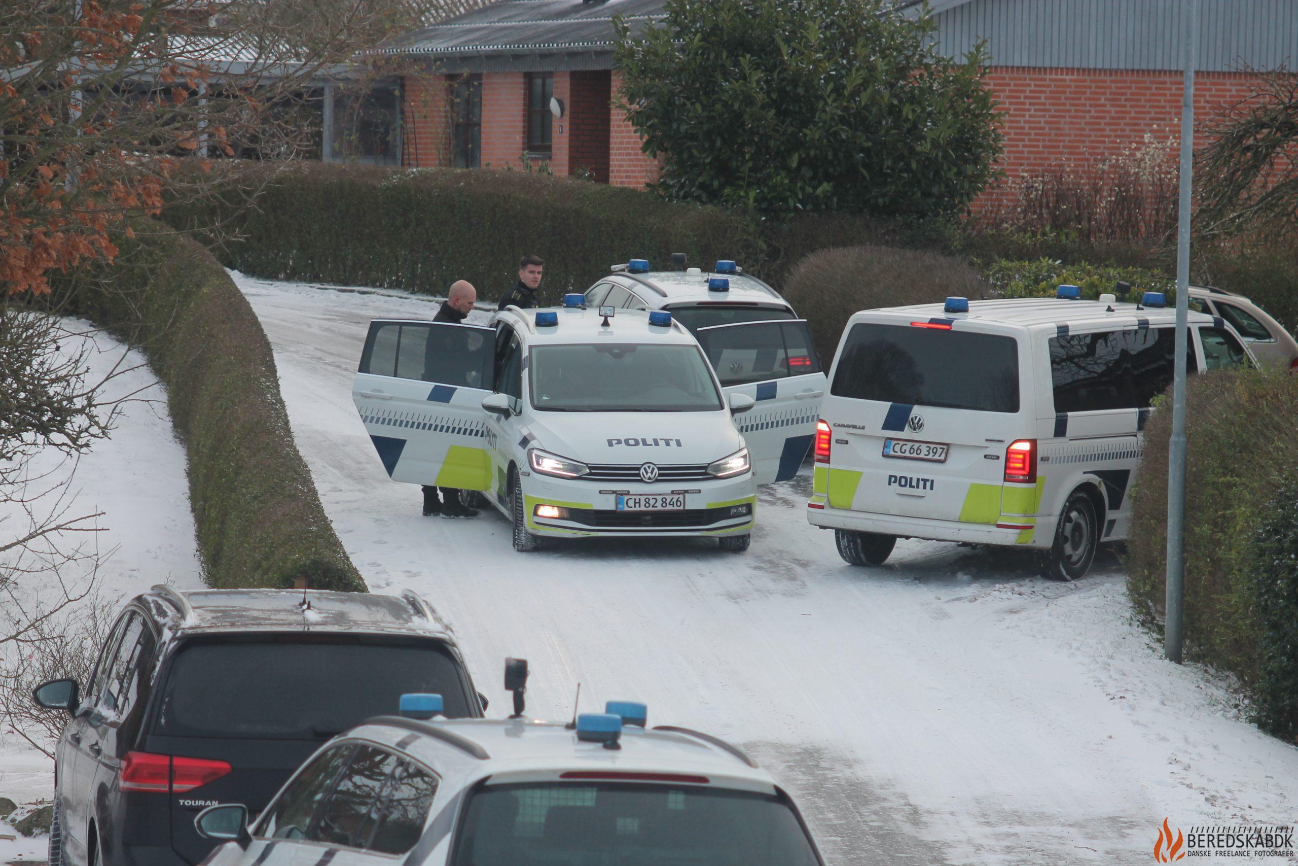 02/12-21 Politiet massivt tilstede ved adressse i Nim