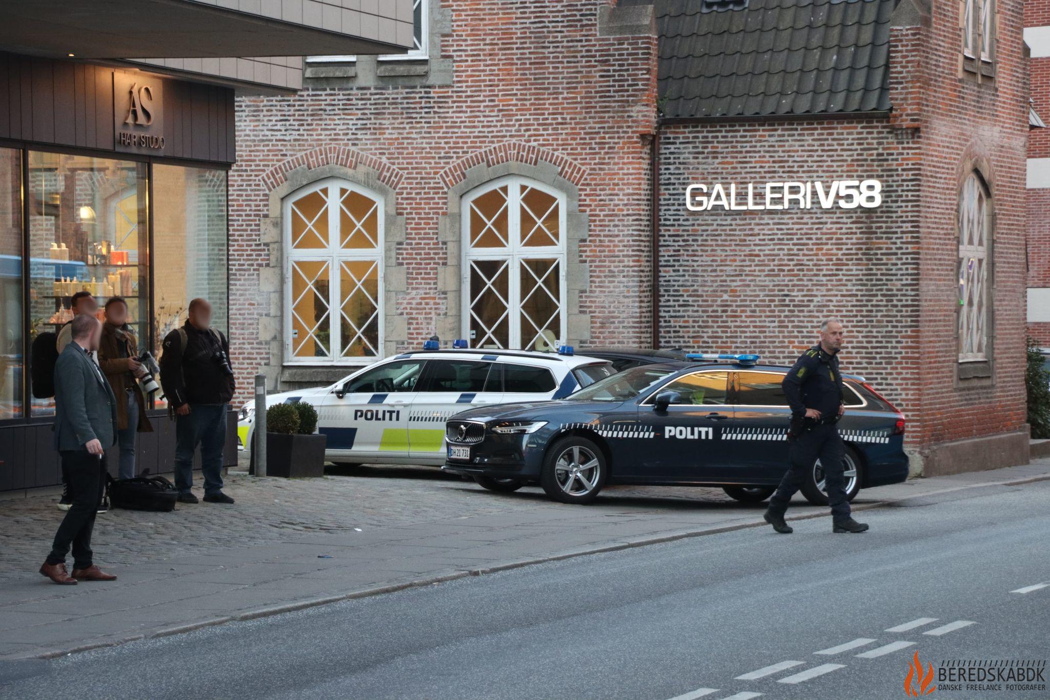 28/04-22 Politiet massivt til stede i Hans H. Seedorff Stræde i Aarhus