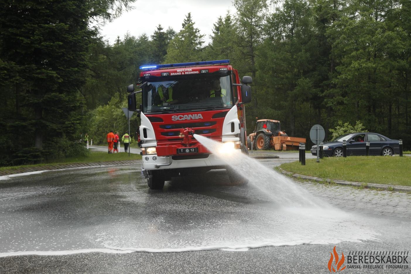 13/06-22 brandvæsnet kaldt til Min. forurening-Mindre spild  i Hjøllund.