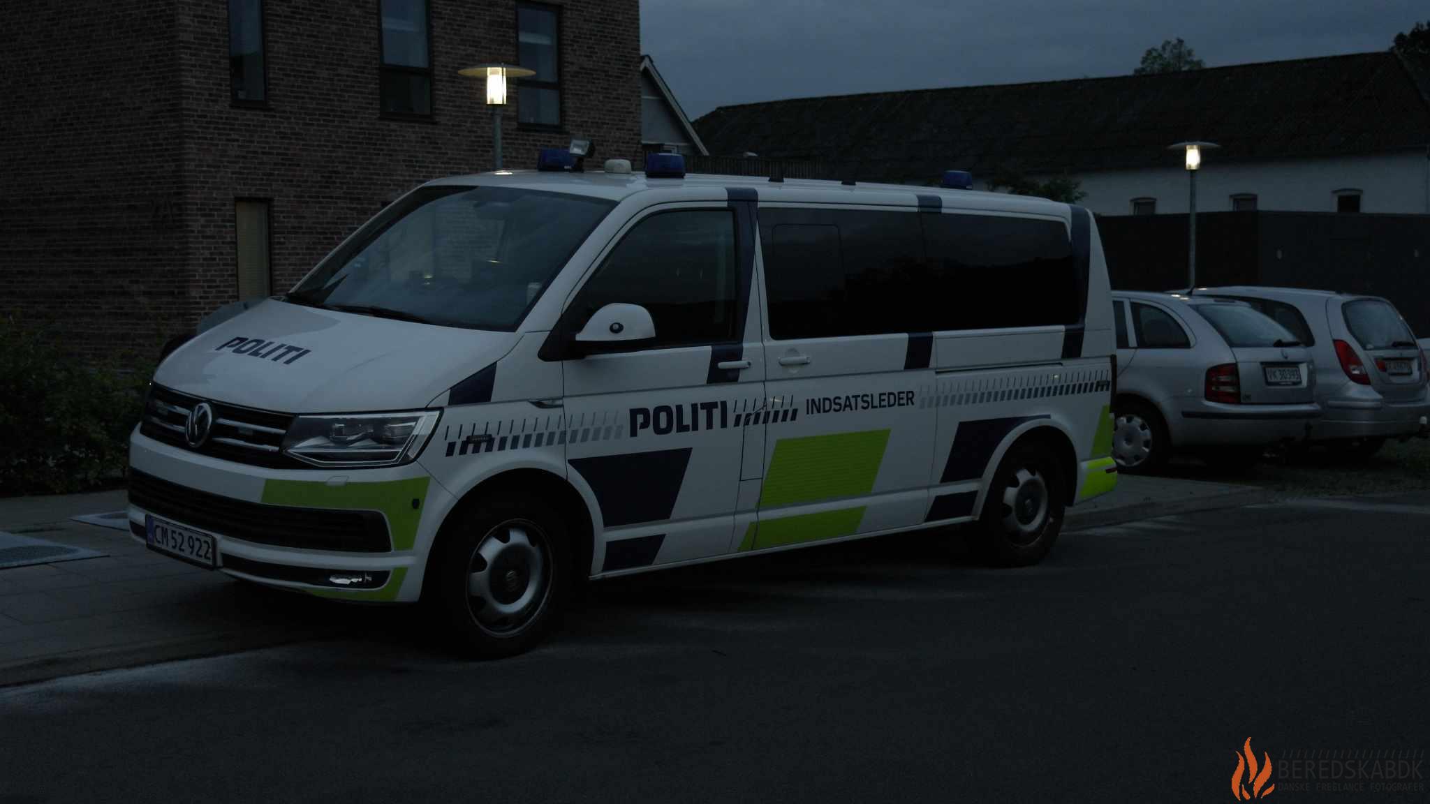 26/07-23 Politiet til stede på Adresse i Brædstrup