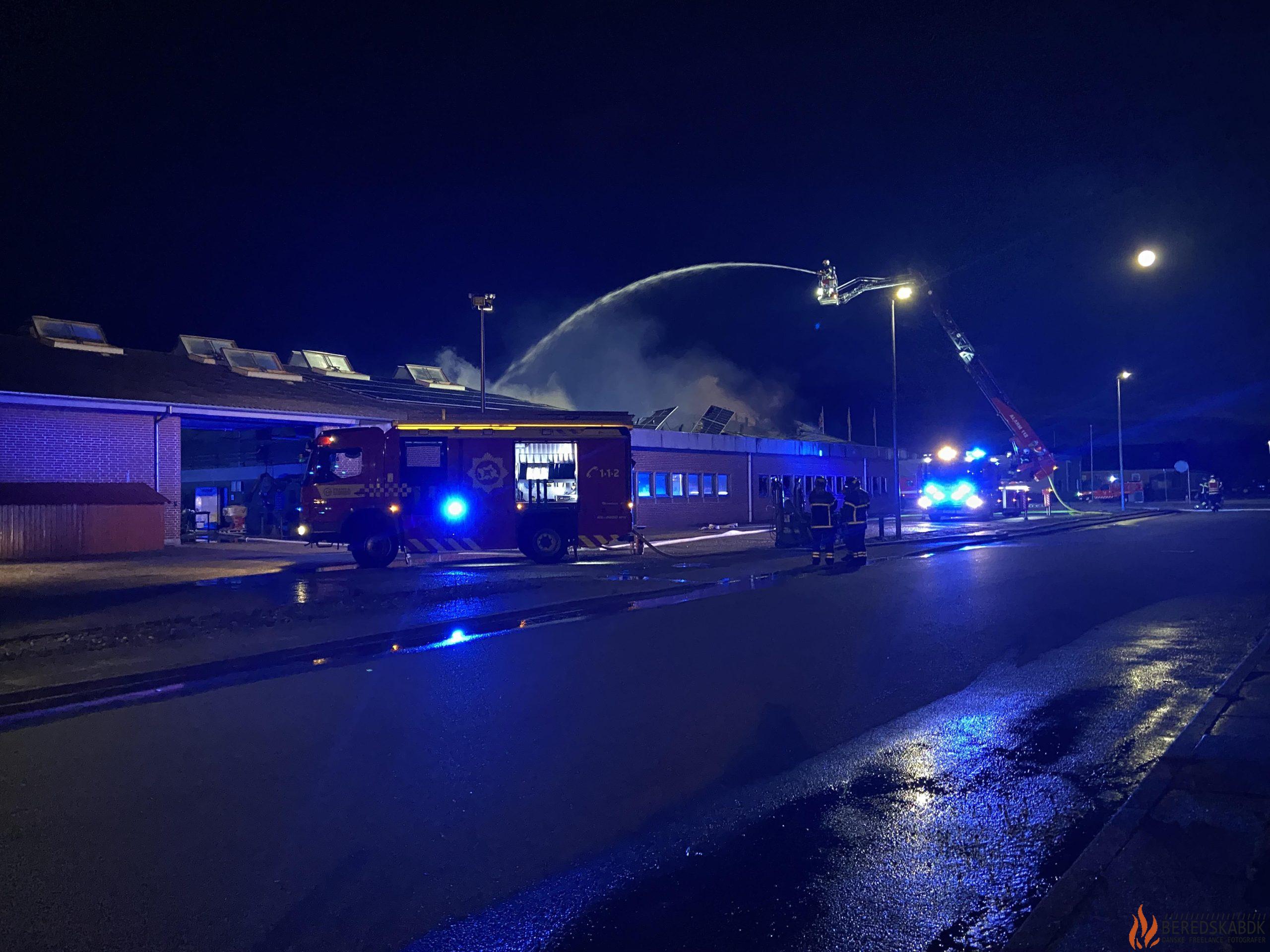 01/08-23 Voldsom brand på Herningvej i Ølgod