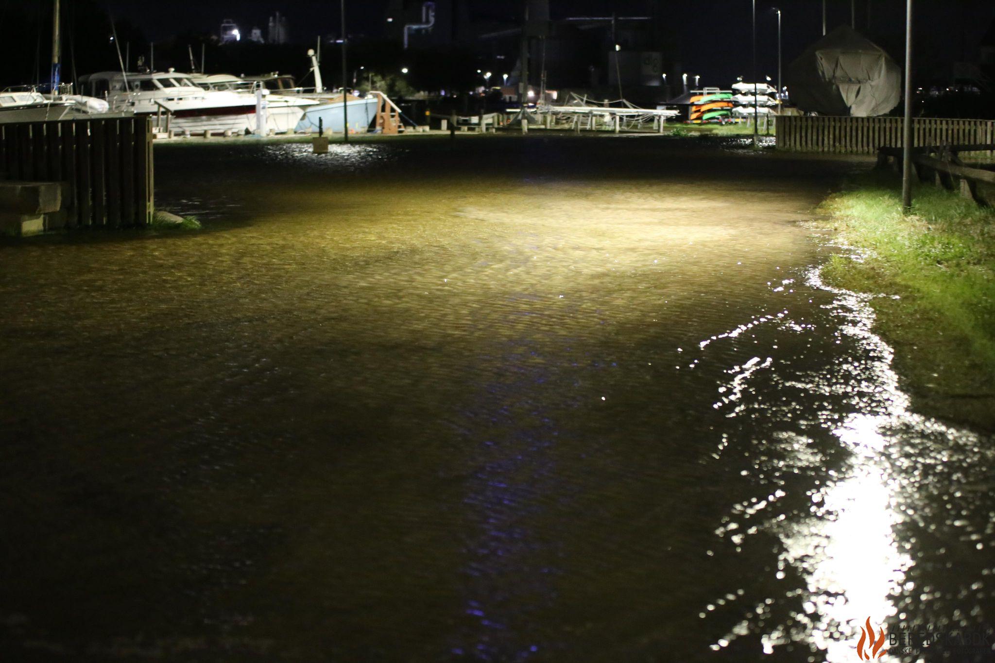 19/10-23 Oversvømmelse i Randers Lystbådehavn: Vandet går over sine bredder