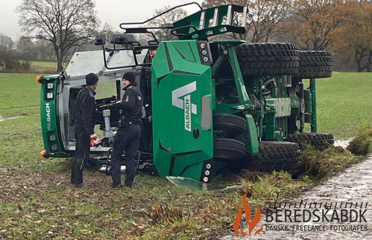 09/11-23 Maskine vælter på mark