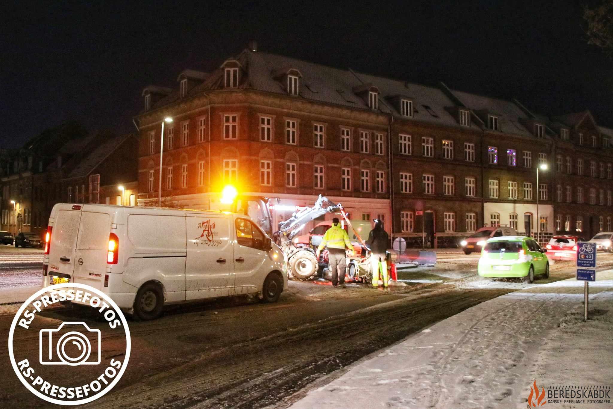28-11-23 traktor er væltet på Sønderbrogade i Horsens