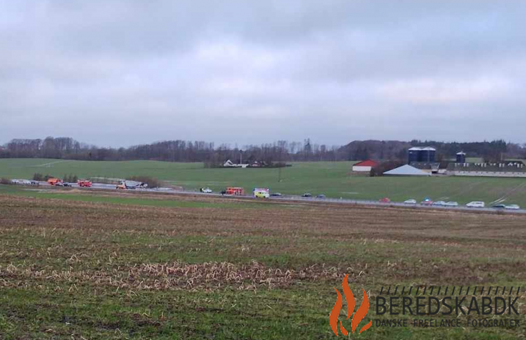 21/02-24 Færdselsuheld på Midtjyske Motorvej Resulterer i Brand og Trafikale Udfordringer