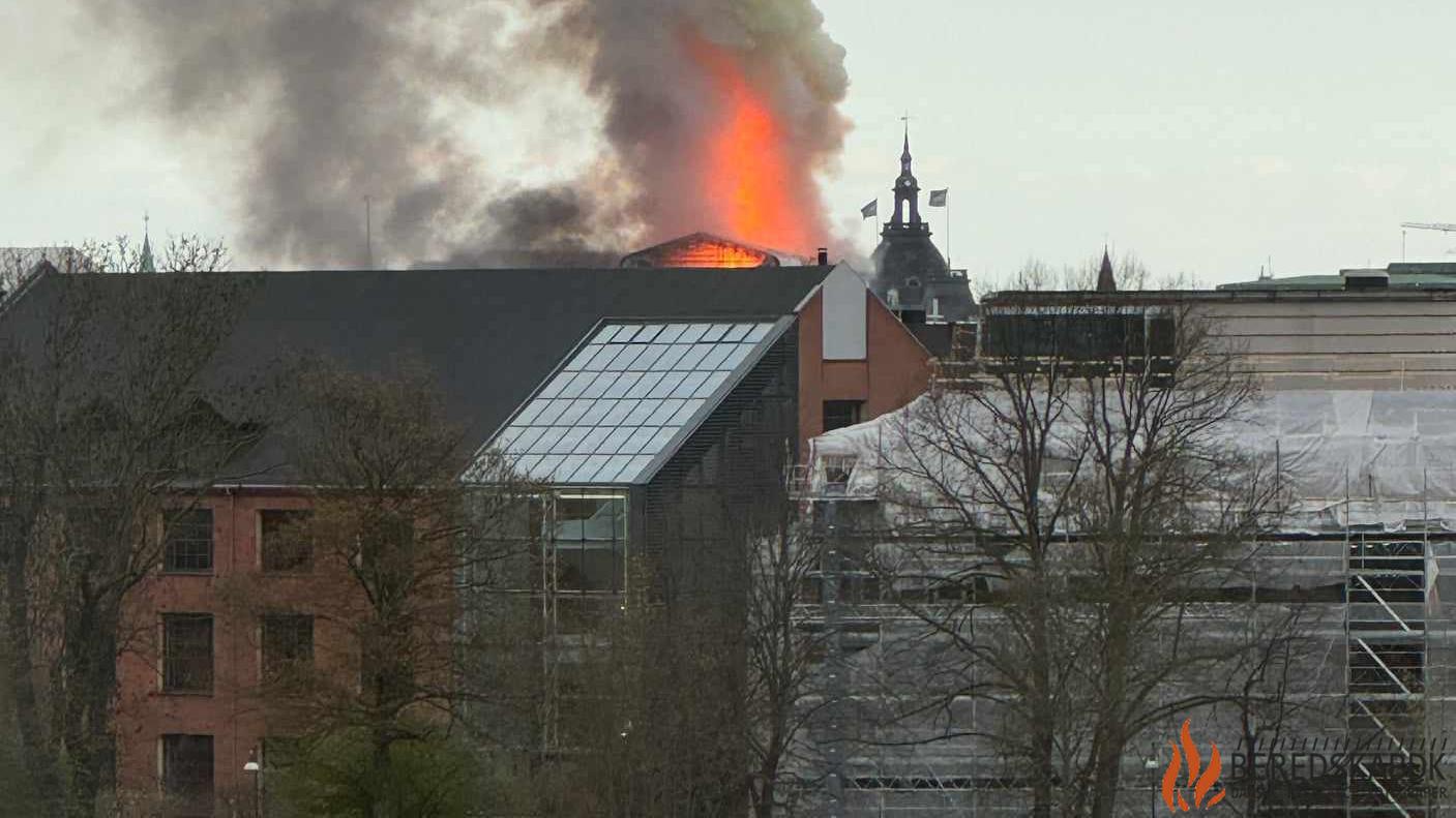 16-04-24 Børsen brander i København