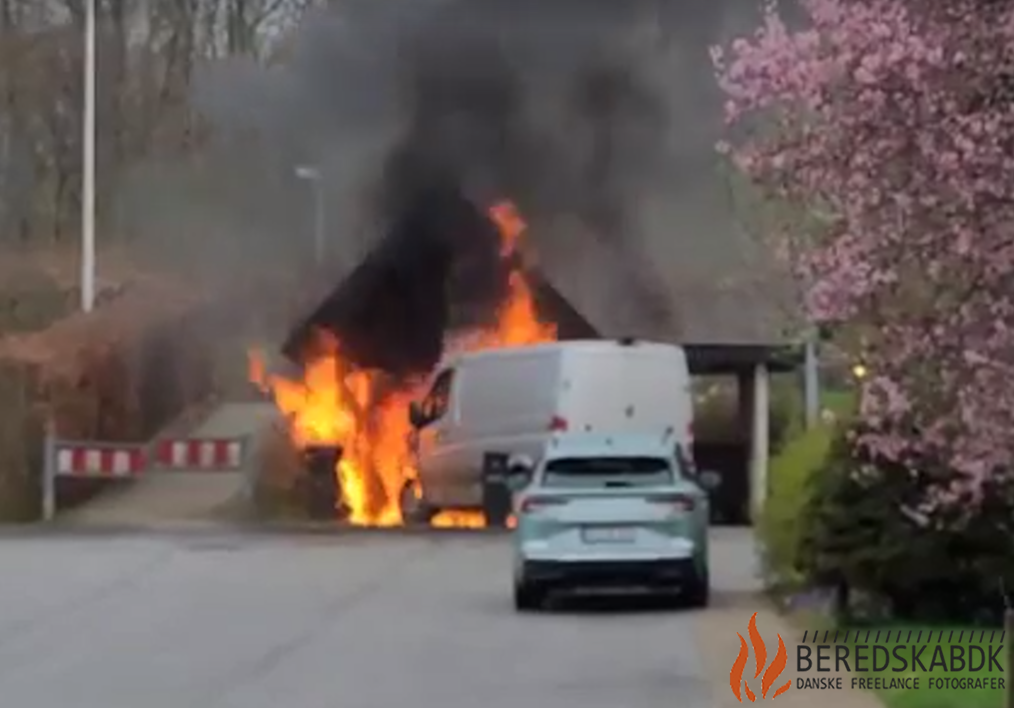 15/04-24 Brædstrup: ild i varebil