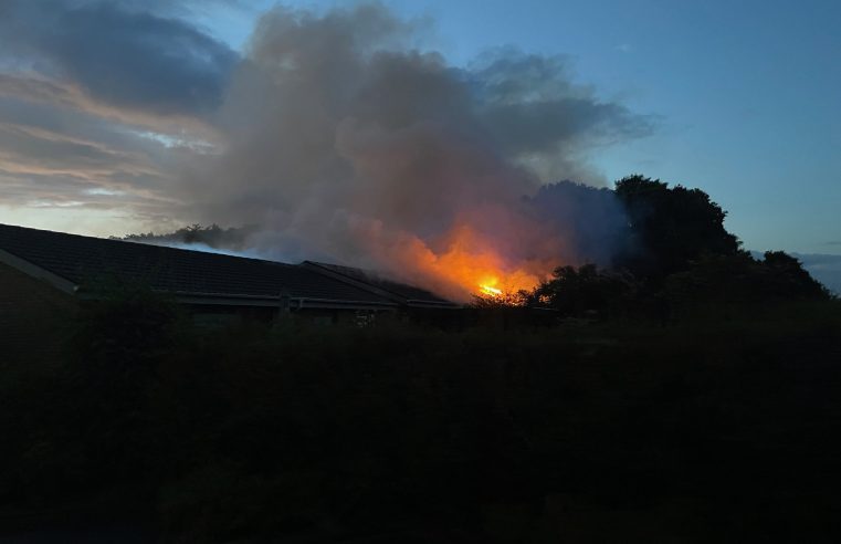 06/06-24 Bygningsbrand på Liljevej: Beboere Opfordres til at Holde Vinduer og Døre Lukkede