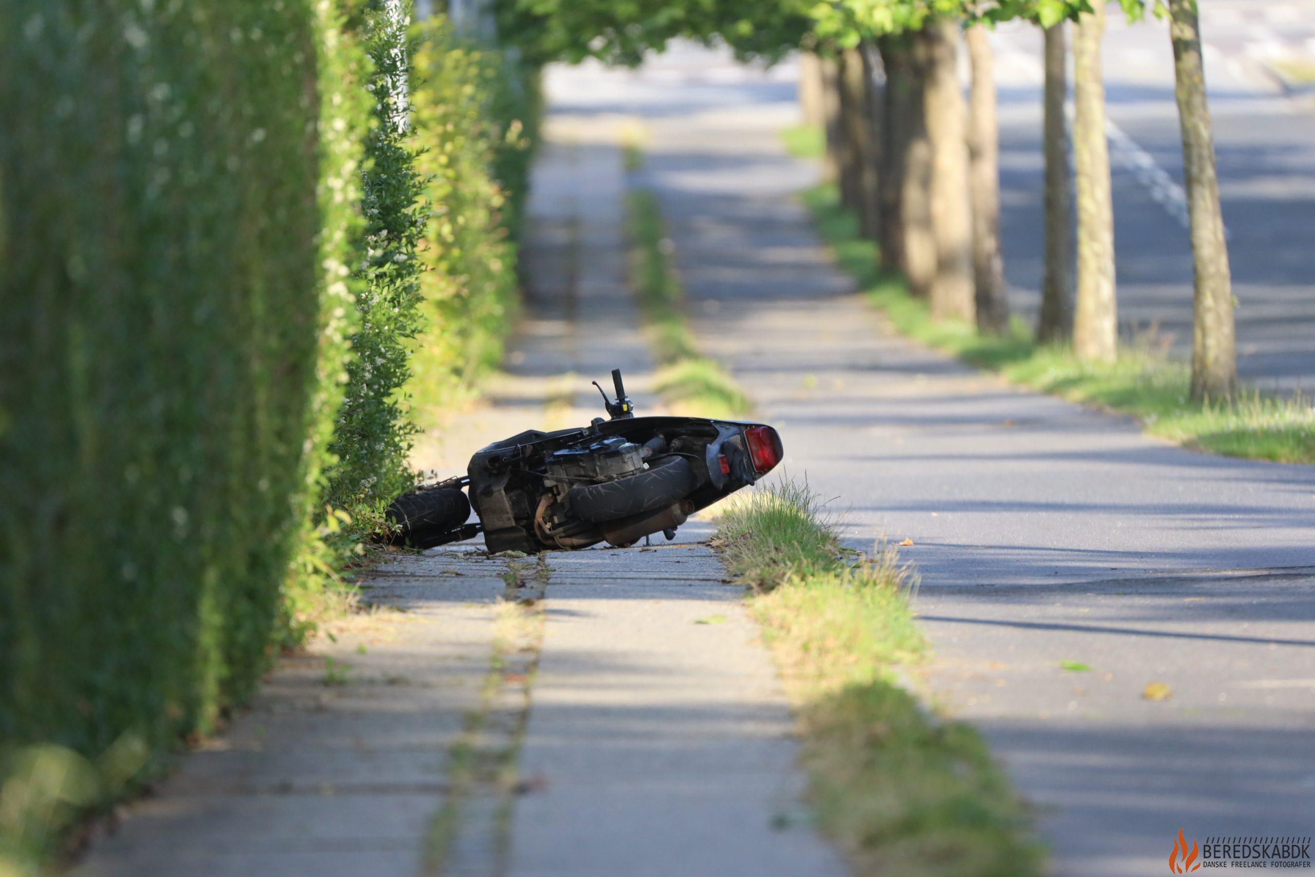 23/06-24 Hinnerup: Ulykke med knallert, mand i livsfare