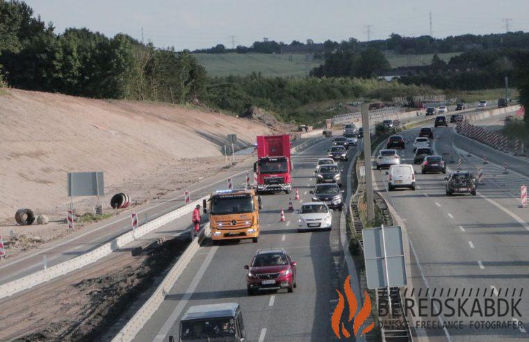 29/06-24 Trafikulykke ved Aarhus Vest: Bil rammer autoværn på E45