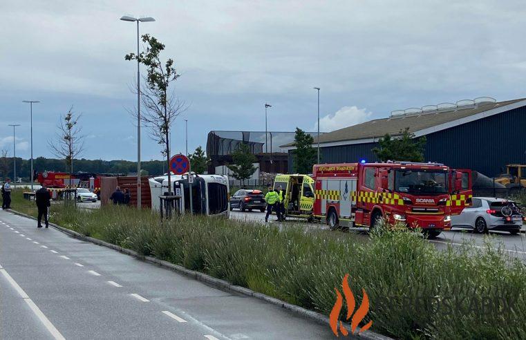 03/07-24 Aarhus: Lastbil væltet på havnen