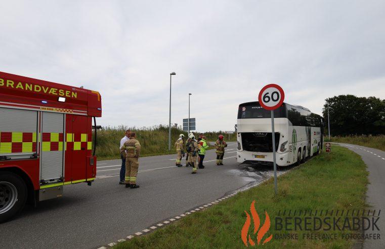 13/08-24 Hornslet: Buschauffør slukker brand i bus