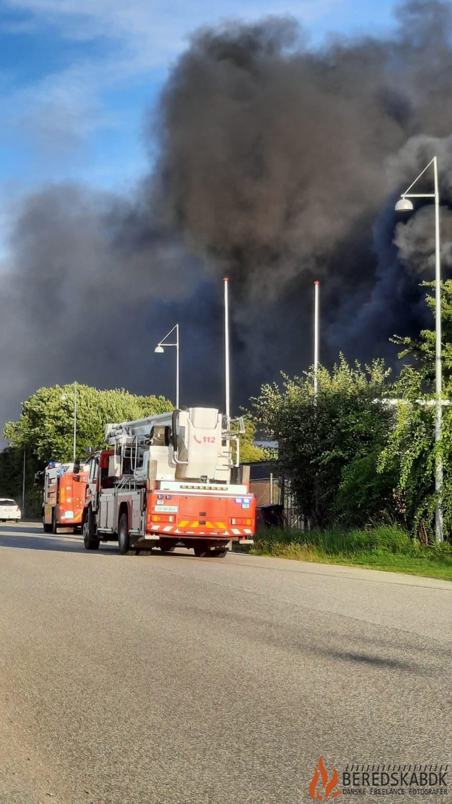 11/08-24 Brand på Fynsvej i Middelfart forårsager kraftig røgudvikling