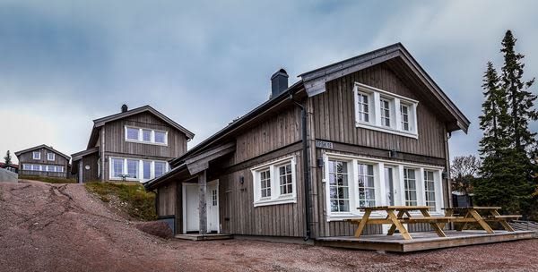 Ny kledning øker levetiden til din bolig. Det er viktig at kledningen byttes før fukt trenger gjennom og skader resten av konstruksjonen.