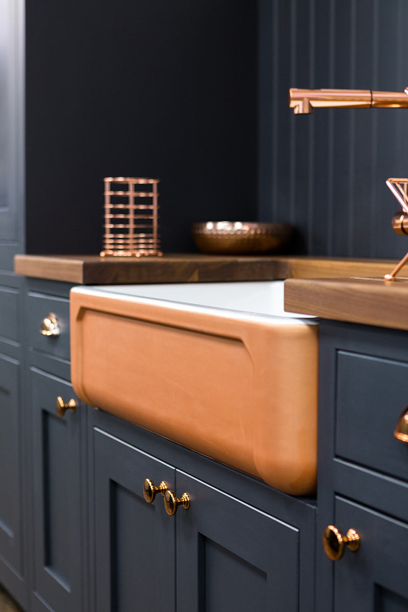 Traditional Shaker style kitchen with copper Belfast sink