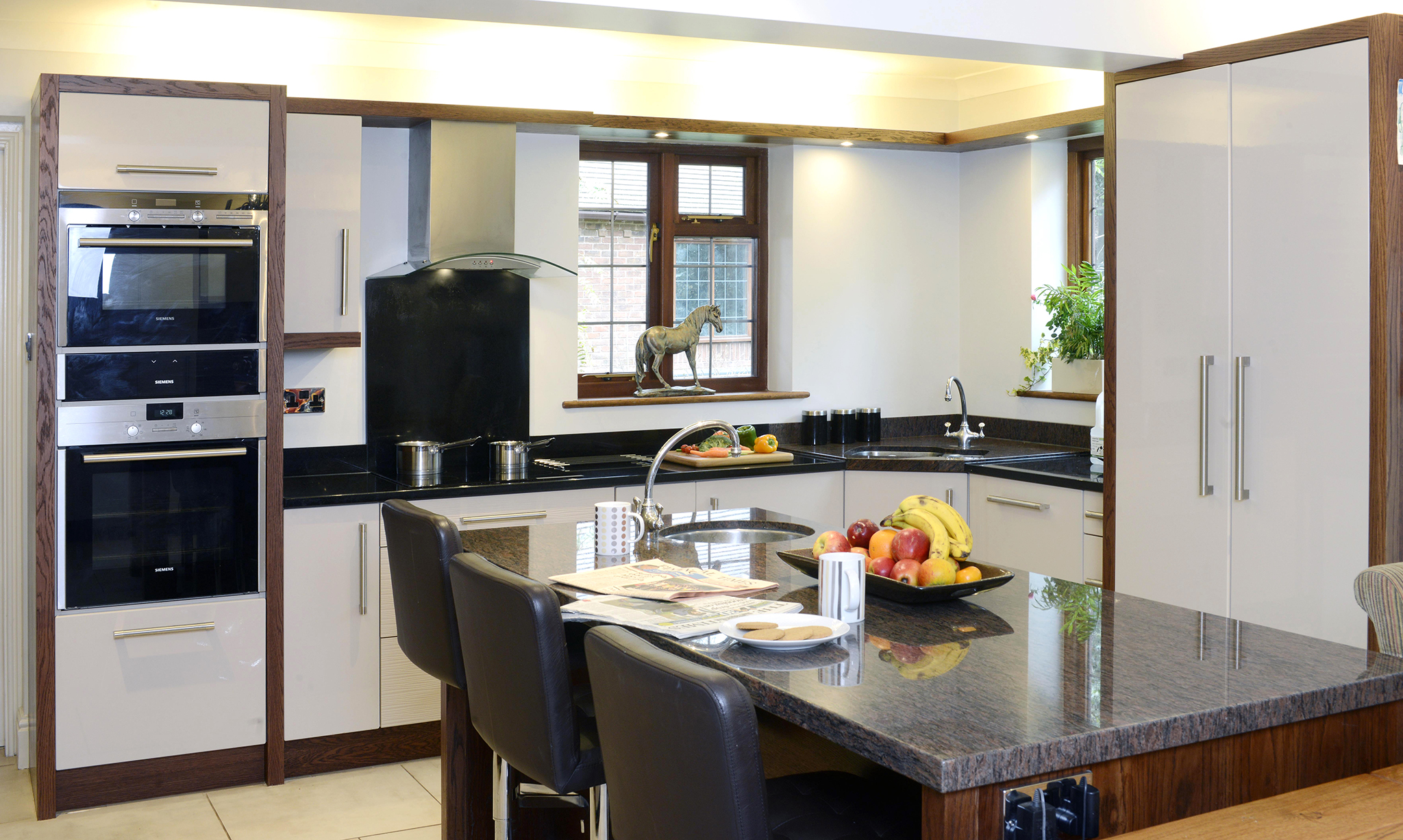 Modern Kitchen gloss white doors