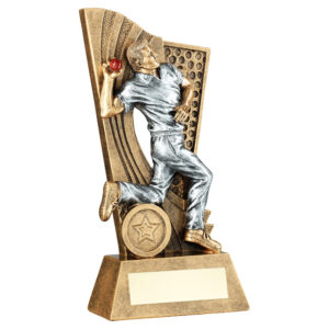 BRZ/PEW/RED MALE CRICKET BOWLER ON BACKDROP WITH PLATE (1in CENTRE) - 9.25in