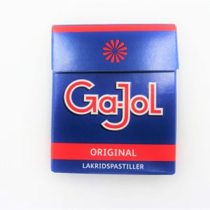 Blå Ga-Jol is the original pastille from Ga-Jol. It's small blue container with pastilles tasting of licorice and menthol, makes Blå Ga-Jol a perfect travel treat