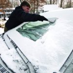 tips to remove snow ice from your windscreen safely