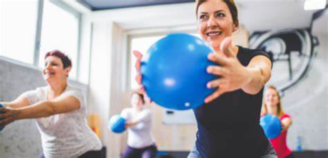 Funktionel træning -x-fit i forskellige niveauer fysisk træning med forskellige redskaber som kettlebells, sandsække og lignende. - fitness og træningscenter i låsby ved galten, skovby, Århus, Ry og Hammel