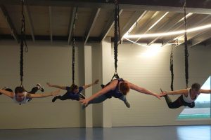 IMG_20240415_000853 bungee fitness - træning i hoppegynger der hænger fra loftet